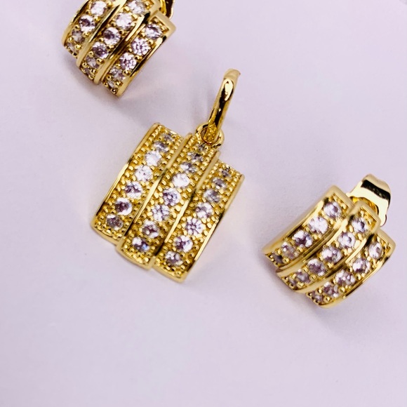 Gold Plated Earring and Pendant Belle Set - Picture 2 of 7